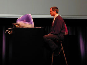 stevenimac.jpg (8065 bytes)