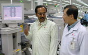 Virender Aggarwal, VP, head of Asia Pacific, Satyam (on left) and Lee Lok Fui, president, Jurong Technologies Industrial Corporation (on right) discussing the implementation of the ERP project at the contract manufacturers Tuas Plant in Singapore