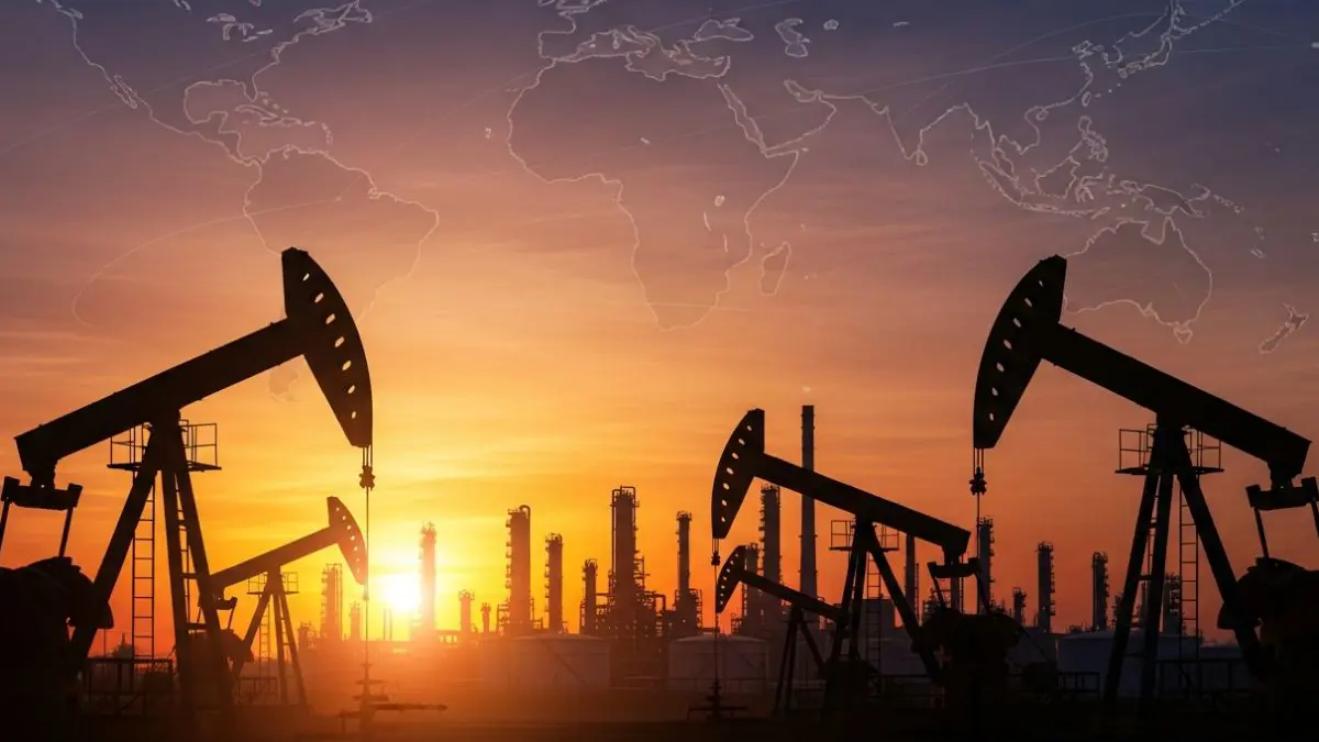 Oil Heads for Third Weekly Gain as Geopolitical Risks Lift Prices