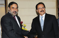 The Minister of Commerce, Pakistan, Mr. Makhdoom Amin meeting the Union Minister for Commerce & Industry and Textiles, Shri Anand Sharma, in New Delhi 